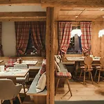Fiori Dolomites Experience ホテル 3*