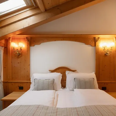 Fiori Dolomites Experience ホテル 3*