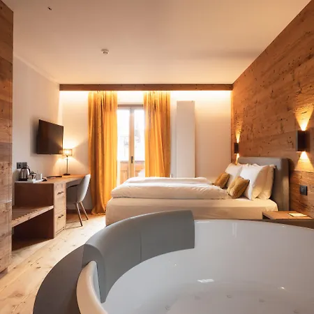 Hotel Fiori Dolomites Experience 3*